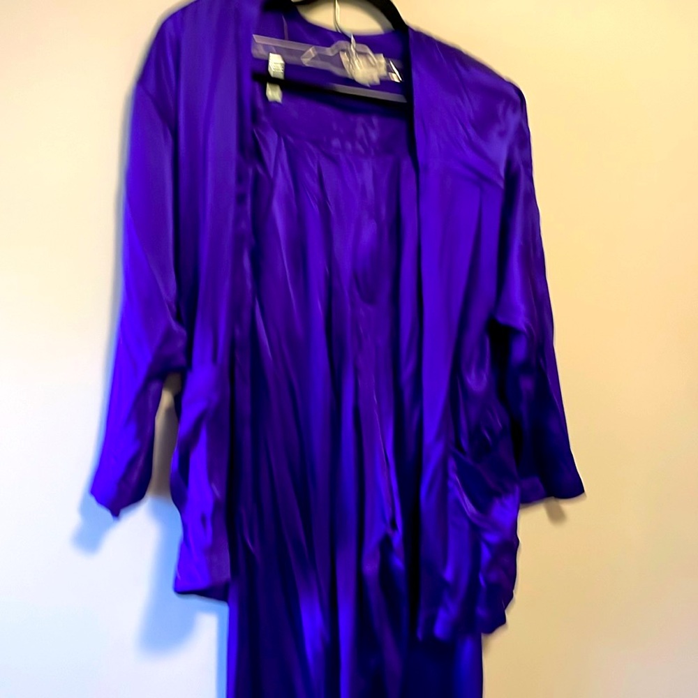 Very small 100% silk pant suit. This is shiny silk.